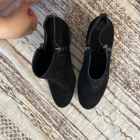 Lucky Brand perforated genuine leather lp-Petre wooden block heel booties sz 8.5 - Picture 11 of 11